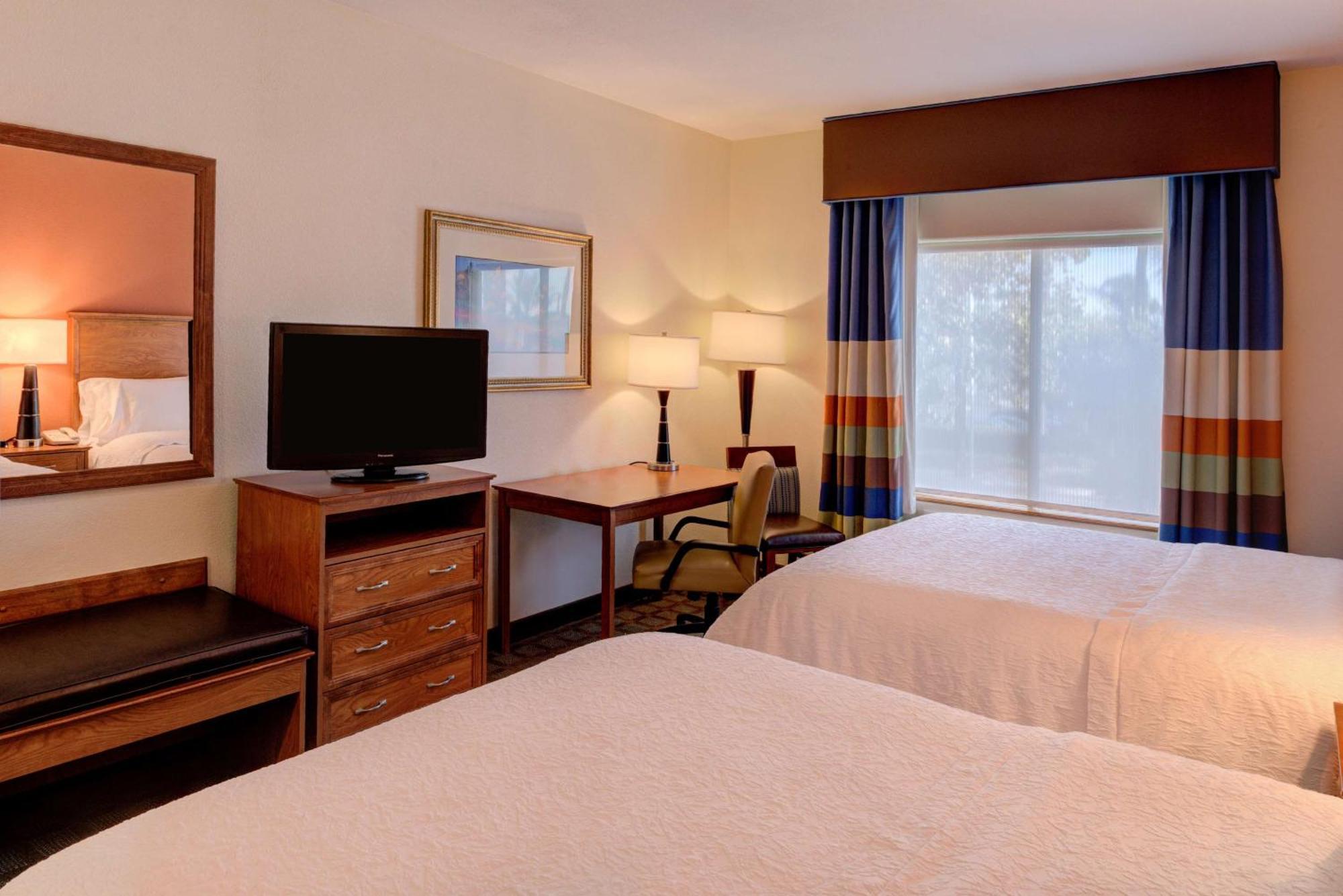 Hampton Inn & Suites Ontario Exterior photo