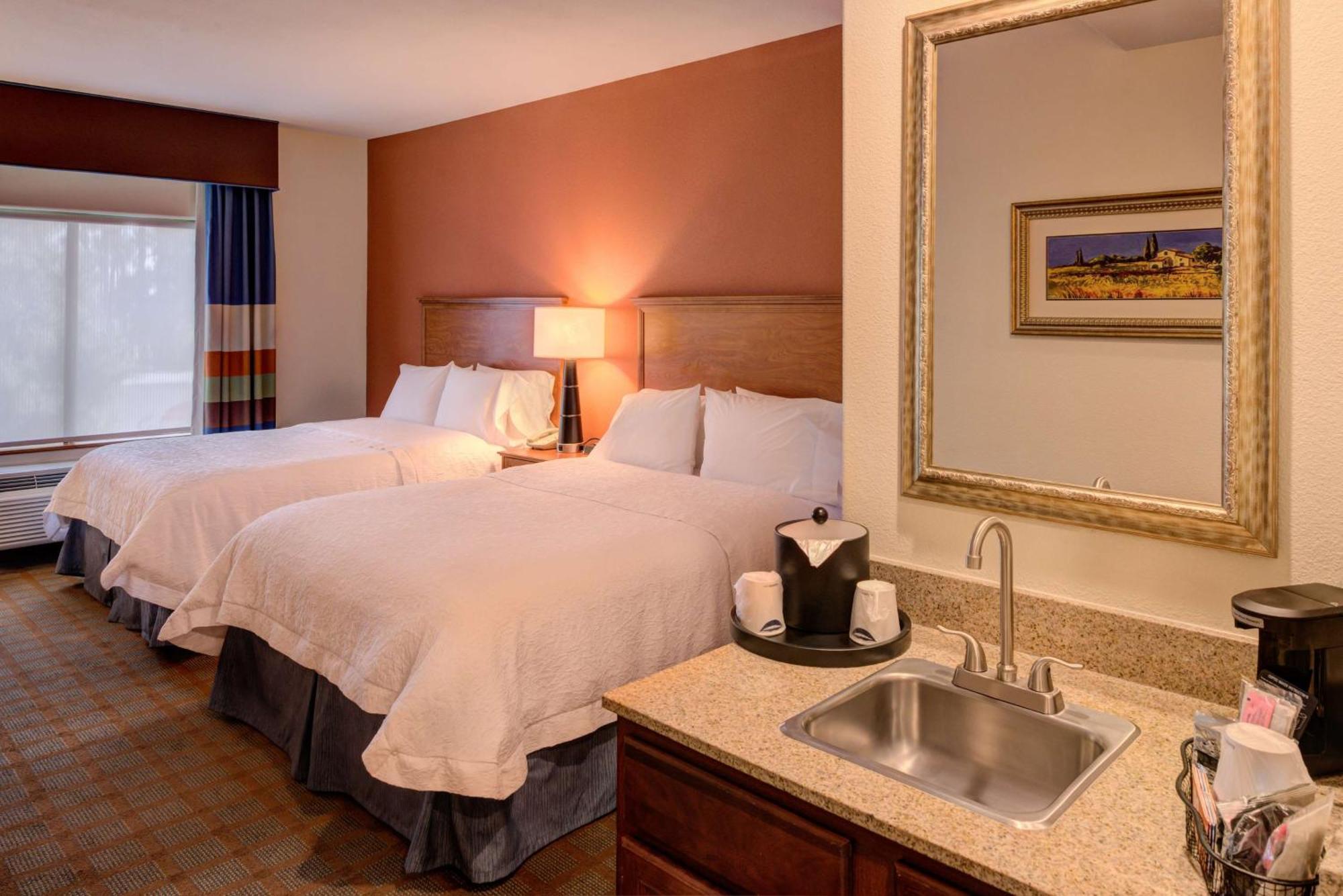 Hampton Inn & Suites Ontario Exterior photo