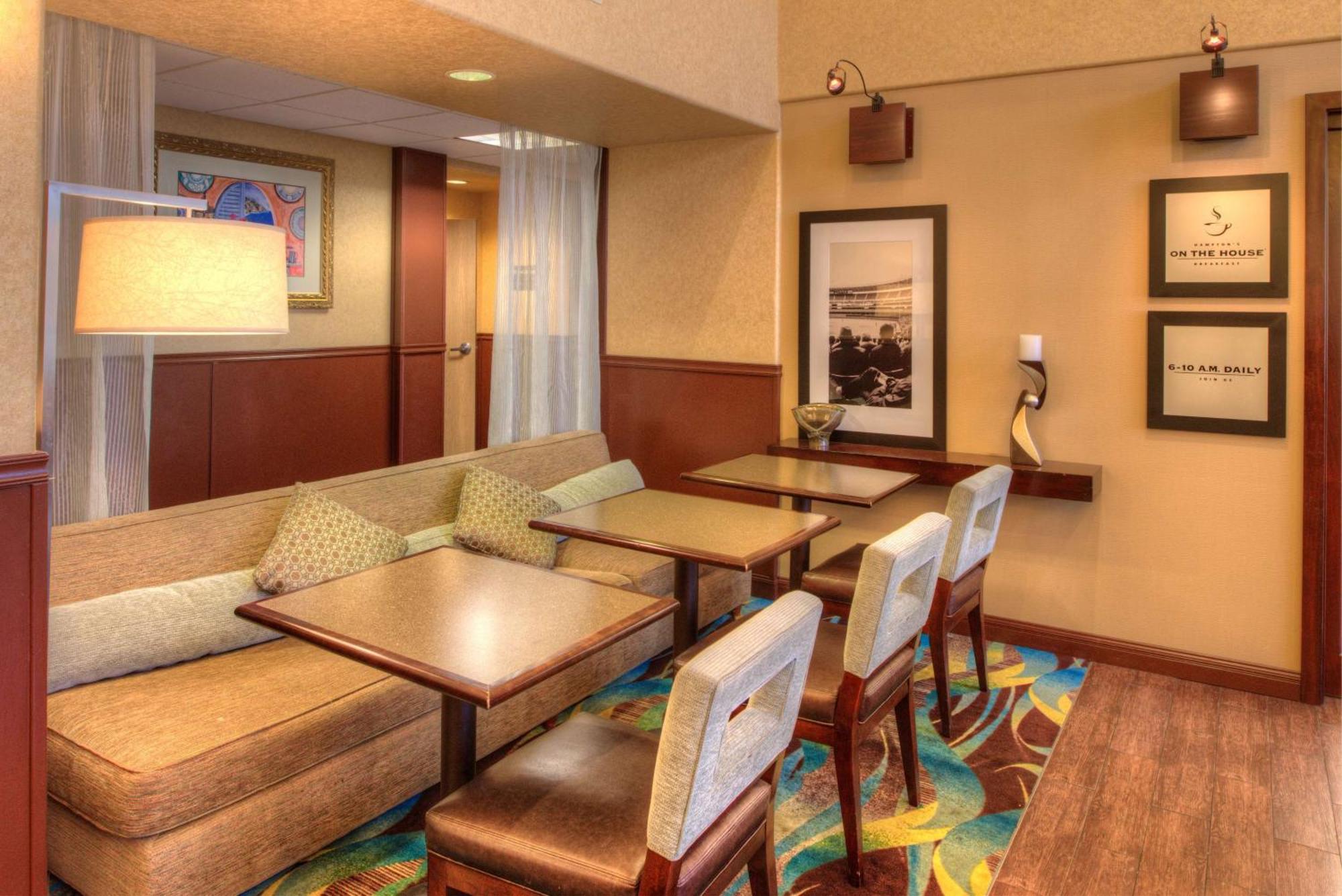 Hampton Inn & Suites Ontario Exterior photo